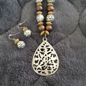 Necklace and Earring set